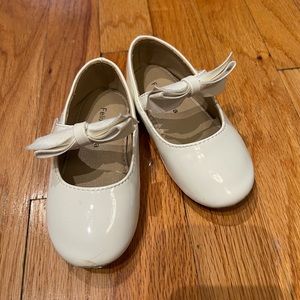 Felix & Flora patent white Mary Jane dress shoes with Bow (great for wedding)